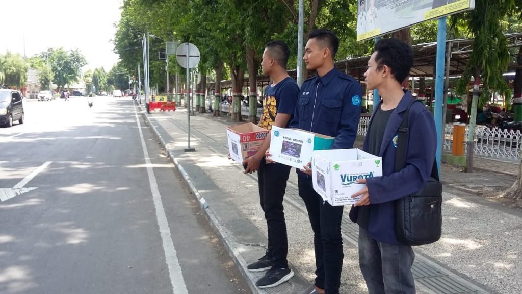 Peduli Korban Banjir Sempol, Mahasiswa UNARS Lakukan Galang Dana. Mahasiswa Unars lakukan galang dana