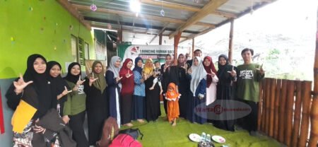 KOHATI Wahid Hasyim UNIRA Lakukan Launching Rumah Baca Inklusi “Lentera Ilmu” KOHATI Wahid Hasyim UNIRA serta para pemateri saat lakukan launching rumah baca