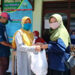 Mahasiswa KKN UIN Walisongo Andil dalam Penyaluran Bansos
