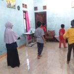 Peringati Hari Pahlawan, Mahasiswa KKN UIN Walisongo Beri Anak Pelatihan Seni Tari