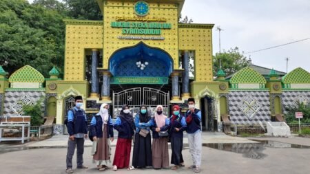Belajar Sejarah, Mahasiswa UIN Walisongo Ziarah ke Makam Auliya