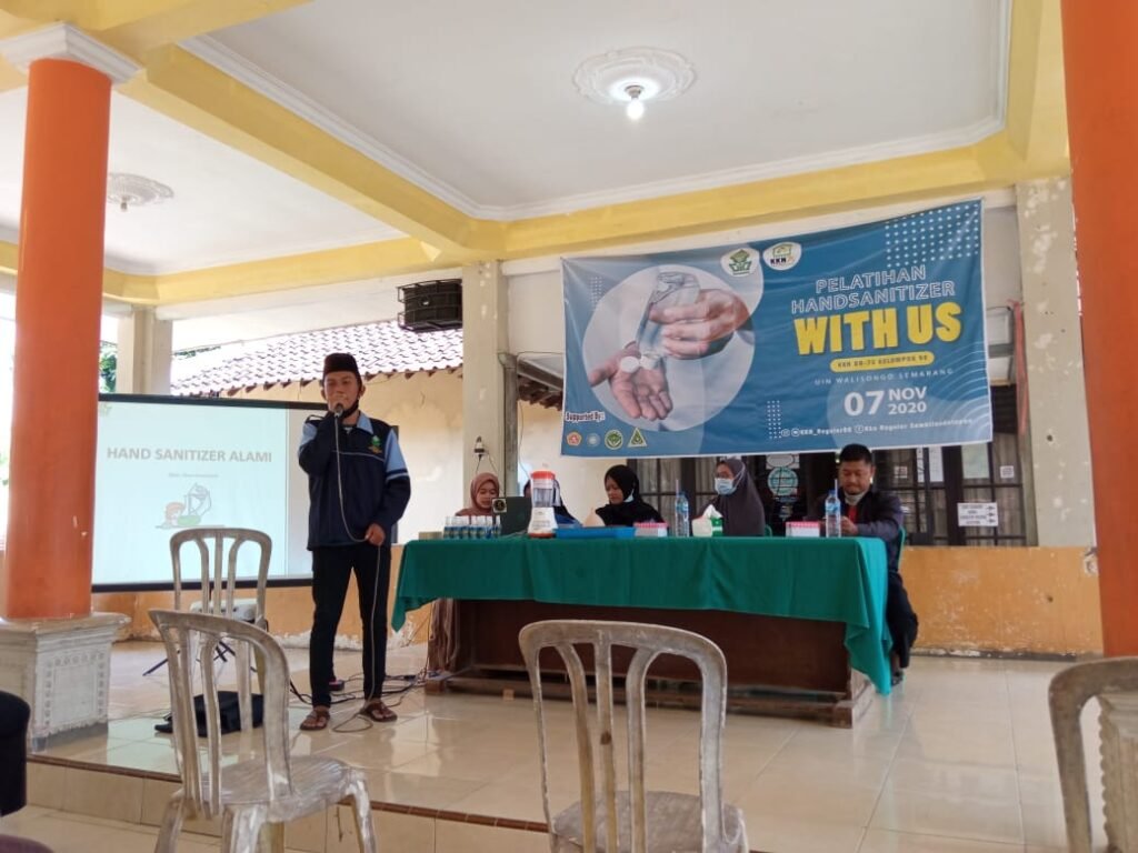 Gandeng Karang Taruna, Mahasiswa UIN Walisongo adakan pelatihan Pembuatan Handsinitizer