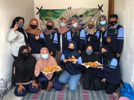 Mahasiswa KKN UIN Walisongo Berikan Pelatihan Pembuatan Makanan dan Pemasarannya