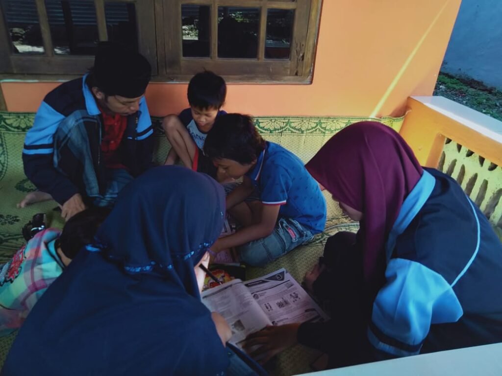 Mahasiswa KKN UIN Walisongo Gelar Bimbingan Belajar Gratis