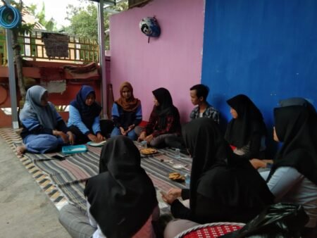 Mahasiswa KKN UIN Walisongo Gelar Pelatihan Kewirausahaan
