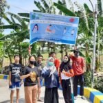 Gandeng Remaja Desa, Mahasiswa UIN Walisongo Pasang Spanduk PHBS