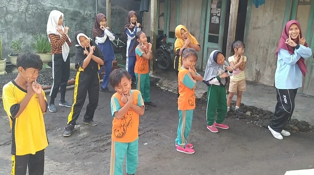Mahasiswa KKN UIN Walisongo Adakan Senam Sehat