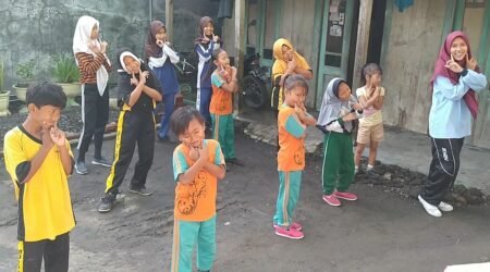 Mahasiswa KKN UIN Walisongo Adakan Senam Sehat