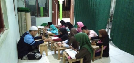 Mahasiswa KKN UIN Walisongo Gelar Ngaji Taqrib