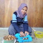 Manfaatkan Botol Bekas, Mahasiswa UIN Walisongo Buat Pot Tanaman Toga