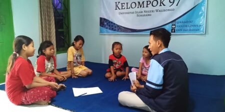 Mahasiswa UIN Walisongo Edukasi Siswa Penggunaan Ponsel
