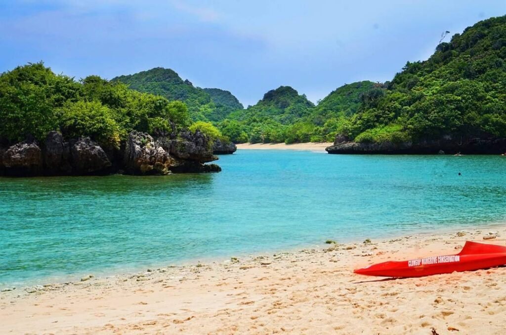 Wisata Pantai Gatra Malang Selatan