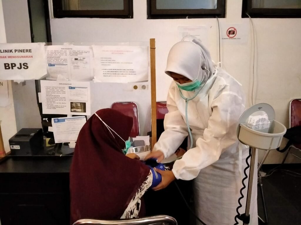 Mahasiswa Ilmu Keperawatan UMM Turun Tangan Jadi Relawan RSU UMM