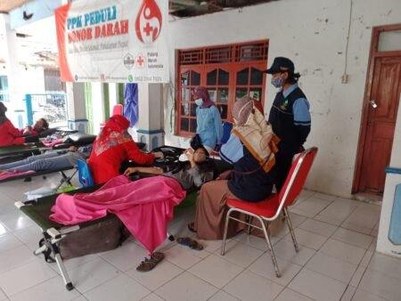 Gandeng pemuda PPK dan PMI, Mahasiswa KKN UIN Walisongo mengadakan kegiatan Donor Darah