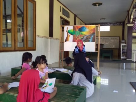 Mahasiswa KKN UIN Walisongo Gelar Pelatihan Mewarnai