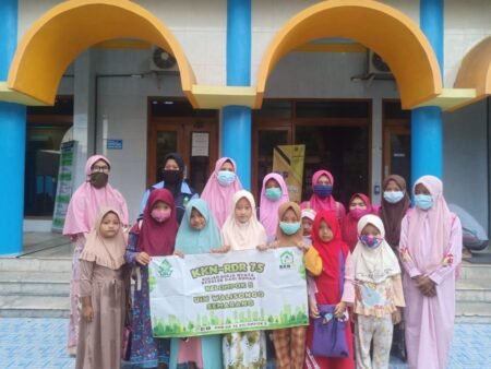 Momen Haru Warnai Perpisahan KKN 75 UIN Walisongo