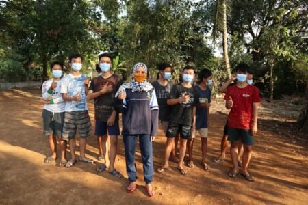 Cegah Covid-19, Mahasiswa KKN UIN Walisongo Sosialisasikan Cara Mencuci Tangan