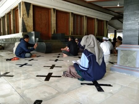 Ziarah ke Makam Sunan Kalijaga Warnai Pelaksanaan KKN UIN Walisongo