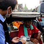 Cegah Covid-19, Mahasiswa KKN UIN Walisongo Bagikan Masker Gratis