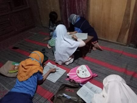 Dorong Semangat Siswa, Mahasiswa UIN Walisongo Berikan Pendampingan Belajar