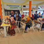 Mahasiswa KKN UIN Walisongo Gandeng PKK Ikuti Pelatihan Menjahit