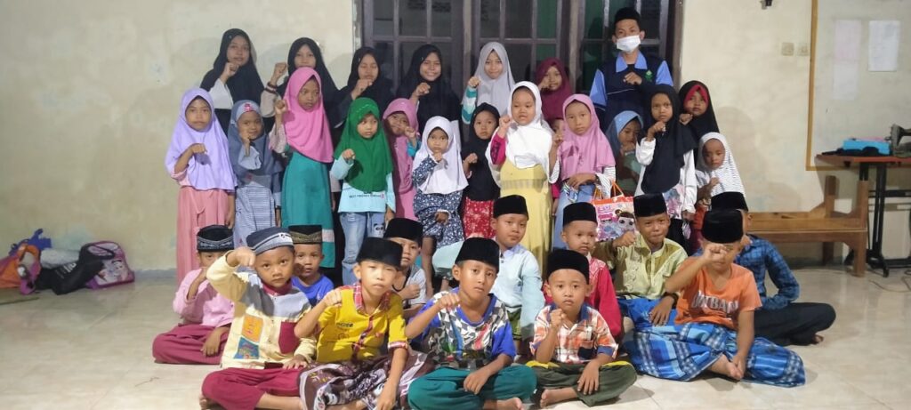 Cegah covid-19, Mahasiswa KKN UIN Walisongo Bagikan Masker