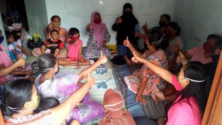 Cegah Covid-19, Mahasiswa UIN Walisongo Sosialisasikan Prokes 3M