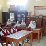 Pendampingan Belajar, Mahasiswa KKN UIN Walisongo Ajari Siswa PHBS