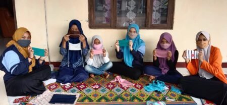 Edukasi Pemanfaatan Kain Perca untuk Membuat Masker