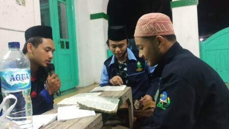 Pupuk Rasa Cinta pada Rasulullah SAW, Mahasiswa KKN UInWalisongo Ikuti Pembacaan Dziba’