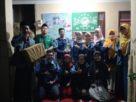 Tingkatkan Literasi Milenial, Mahasiswa KKN UIN Walisongo Sumbangkan Buku