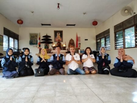Gandeng 5 Pemuka Agama, Mahasiswa KKN UIN Walisongo Bahas Moderasi Beragama