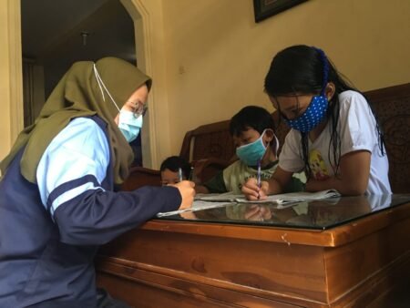 Mahasiswa KKN UIN Walisongo Lakukan Pendampingan Belajar