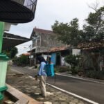 Mahasiswa KKN UIN Walisongo Melakukan Penyemprotan Disinfektan