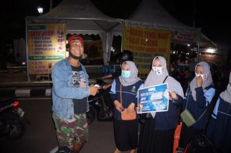 Gandeng IMAKEN, KKN UIN Walisongo Adakan Operasi Masker
