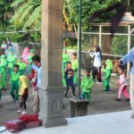 Terapkan Budaya Hidup Sehat, Mahasiswa KKN Ajak Anak Senam Pagi