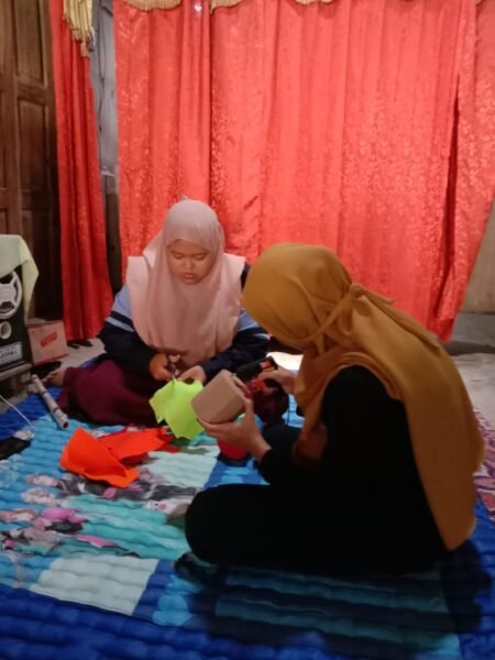 Mahasiswa KKN UIN Walisongo Ajak Remaja Berkreasi