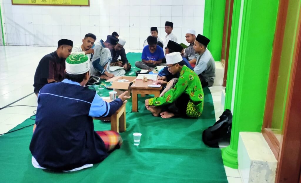 Gandeng Pemuda Tegal, Mahasiswa KKN UIN Walisongo Adakan Kajian Kitab Al Barzanji