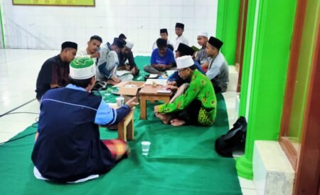 Gandeng Pemuda Tegal, Mahasiswa KKN UIN Walisongo Adakan Kajian Kitab Al Barzanji