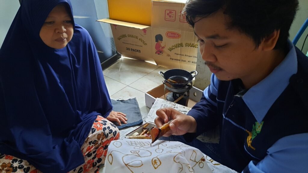 Potret Batik Korasi Khas Desa Giri