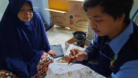 Potret Batik Korasi Khas Desa Giri