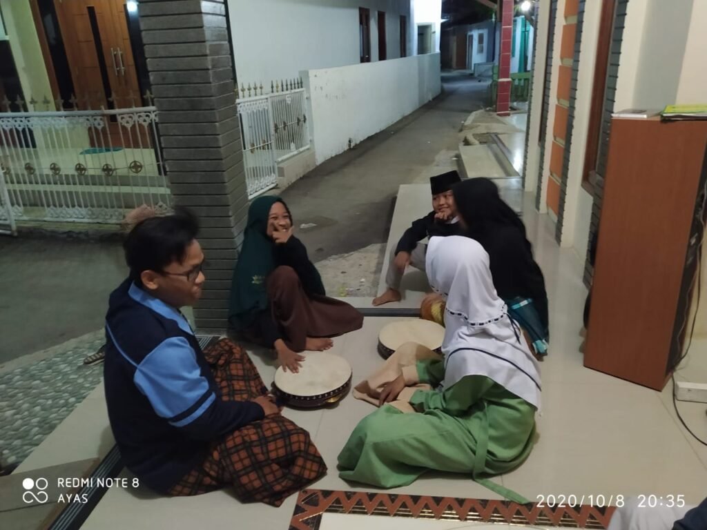 Mahasiswa KKN UIN Walisongo Semarang Gelar Pelatihan Hadroh