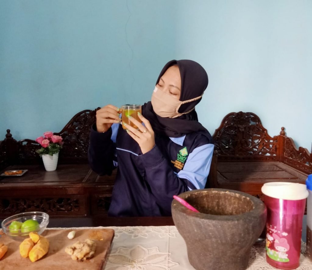 Tingkatkan Imunitas, Mahasiswa KKN UIN Membuat Inovasi Minuman Jahe Rempah