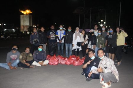 Aksi Sosial HIMAHI Universitas Brawijaya Hiasa Jalanan Kota Malang