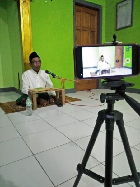 Mahasiswa KKN Adakan Kajian Kitab Fathul Mu’in Secara Virtual