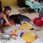 Kembangkan Kreativitas, Mahasiswa UIN Walisongo Ajari Anak Buat Layangan Bapangan