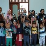 Peduli Covid19, Mahasiswa KKN UIN Walisongo Bagikan Masker
