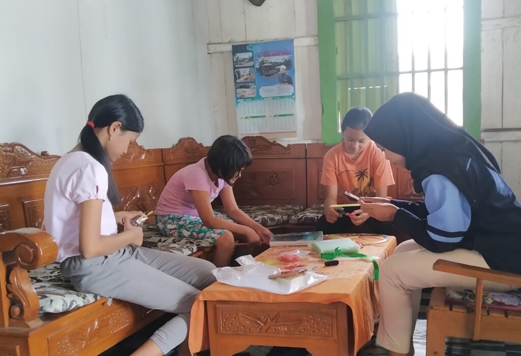 Tingkatkan Kreativitas di Masa Pandemi dengan Membuat Kerajinan dari Sedotan