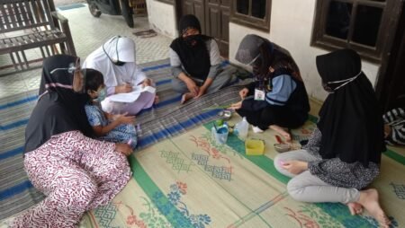 Manfaatkan Lidah Buaya, Mahasiswa KKN UIN Walisongo Adakan Pelatihan Pembuatan Hand Sanitizer Mahasiswa KKN UIN Walisongo lakukan pelatihan pembuatan hand sanitizer