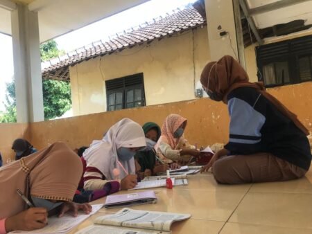 KKN UIN Walisongo Semarang Mengadakan Program Les Gratis